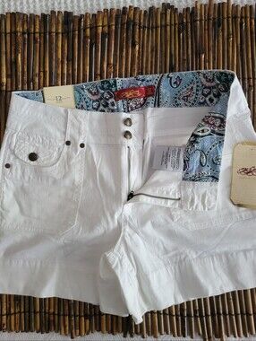 one 5 one White Cotton Shorts with Button-Flap Back Pockets and Paisley Design